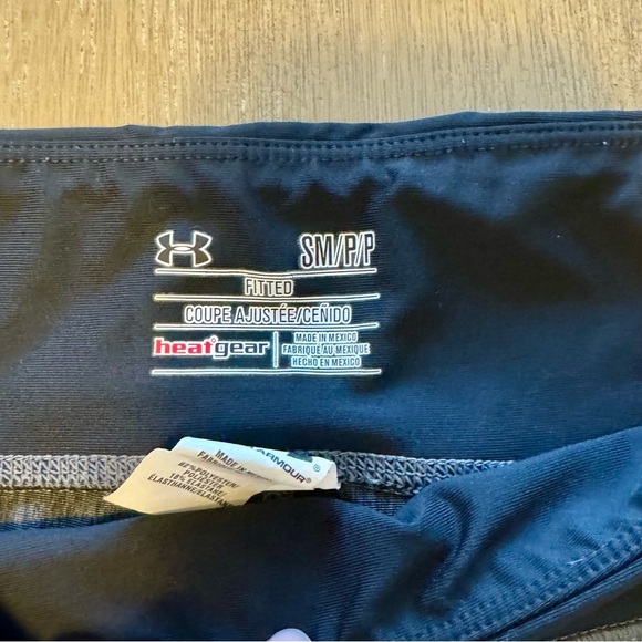 Under Armour Gray Leggings Moisture-Wicking Athletic Wear - Picture 2 of 3